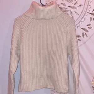 Off white sweater turtle neck